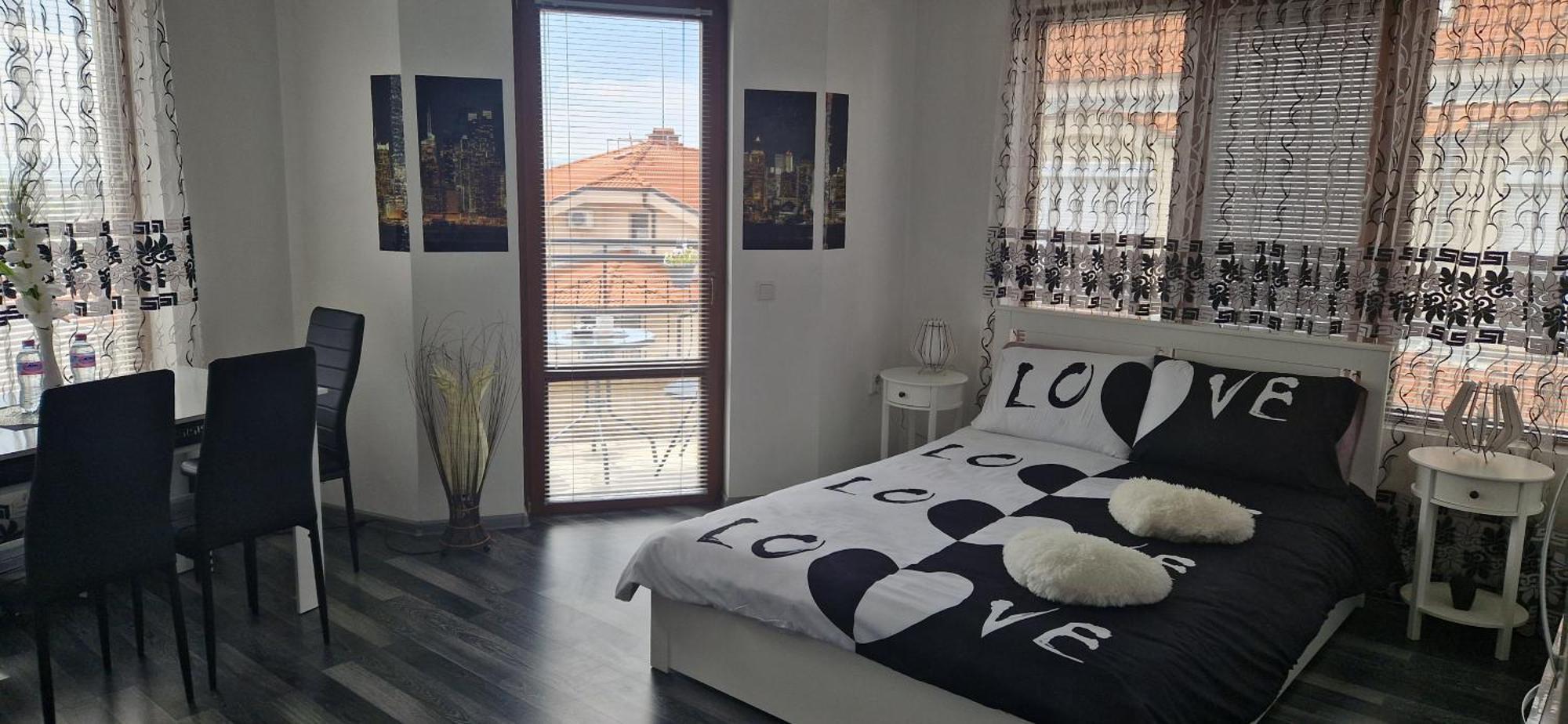 Black And White Apartment Karlovo Exterior foto